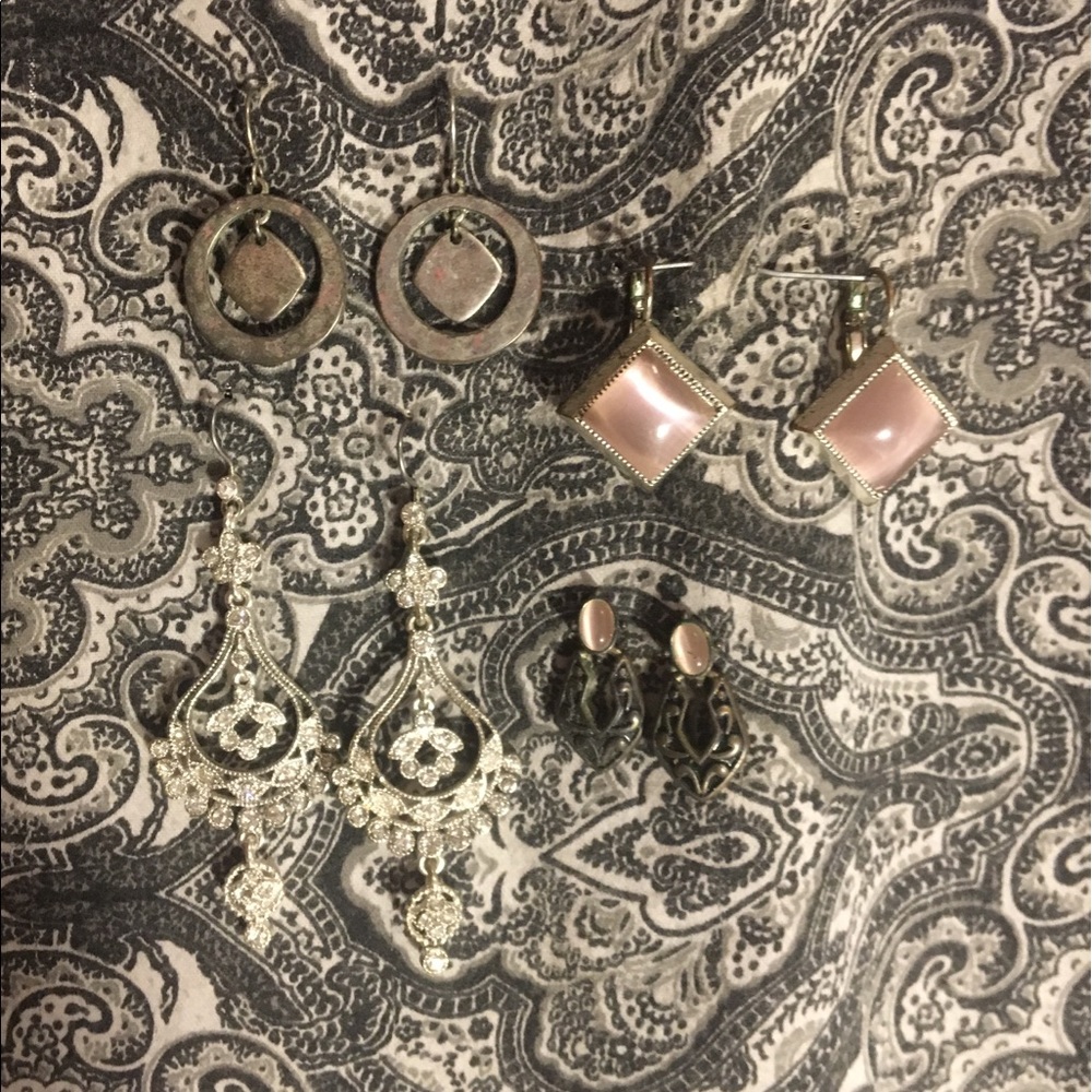 4 pairs of earrings.